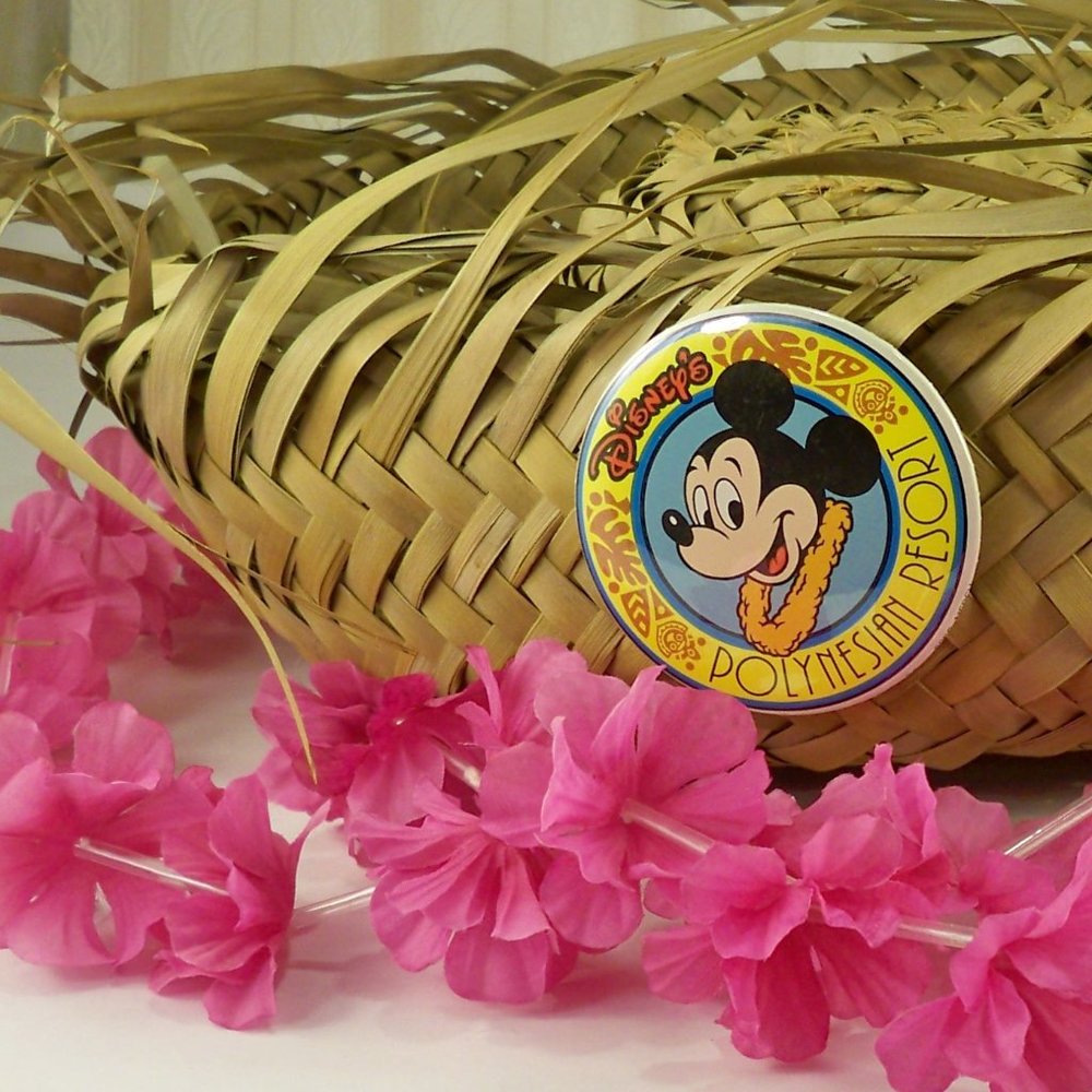 Polynesian Resort Hotel Micky Button, Palm Hate, 2 Lei,